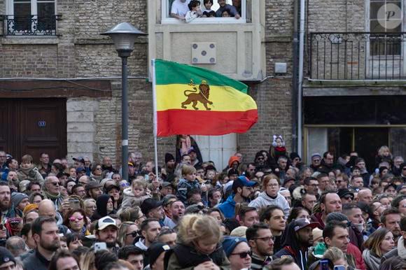 Hommage au chanteur Naâman, sur la place rebaptisée à son nom à Dieppe, le 23 février 2025.

Photo : Florian Savina / Bestimage