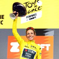 Après son sacre sur le Tour de France, Pauline Ferrand-Prévot savoure sa victoire aux côtés de son compagnon... lui aussi cycliste professionnel