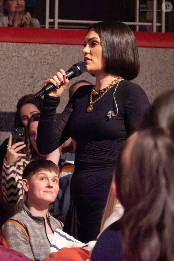 Dans le cadre de son traitement, elle avait subi une mastectomie après avoir appris que la maladie avait été détectée à un stade précoce.

Jessie J offre un spectacle émouvant lors de la première soirée de la tournée No Secrets au Royaume-Uni.Backgrid UK/ Bestimage