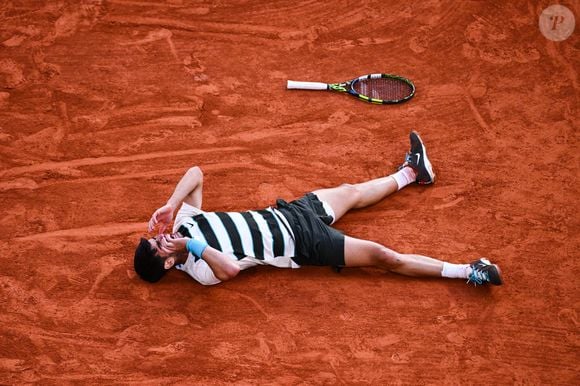Carlos ALCARAZ célèbre après Roland Garros 2025 - Finale hommes à Roland Garros le 8 juin 2025 à Paris, France. Photo par Sandra Ruhaut/Icon Sport/ABACAPRESS.COM