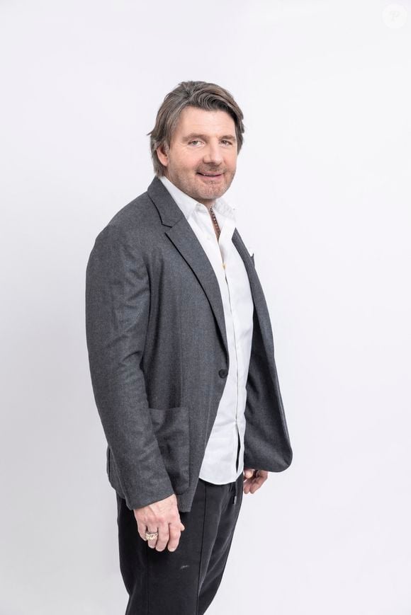 Après avoir coanimé "Top Gear France" sur RMC Découverte pendant huit saisons, il avait même lancé sa propre émission radio, "Lellouche à l'affiche", sur RMC en 2019...

Exclusif - Philippe Lellouche - Jour 3 - Studio - Enregistrement de l'émission "Le grand restaurant,  la guerre de l’étoile », diffusée le 15 décembre sur M6
© Cyril Moreau / Bestimage