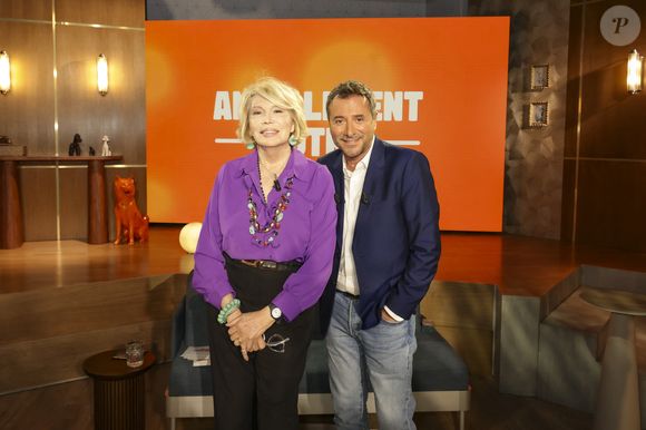 Amanda Lear et Bernard Montiel sur plateau de l'émission "Animalement Vôtre" présentée par B.Montiel et diffusée le 4 janvier 2026 sur France 3, à Paris, France, le 3 décembre 2025. © Jack Tribeca/Bestimage