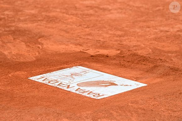 Hommage à Rafael Nadal lors des Internationaux de France de Tennis de Roland Garros 2025, sur le court Philippe-Chatrier au Complexe Roland-Garros à Paris, France, le 25 mai 2025. ( Photo Dante Badano / PSNewz/ Bestimage ) -