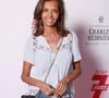 Devant l'objectif, la pétillante présentatrice a opté pour une somptueuse robe longue carmin, délicatement parsemée de petits pois blancs.

Exclusif - Karine Le Marchand - Soirée "Télé 7 Jours Summer Party" au restaurant "Monsieur Bleu" à Paris le 14 juin 2022. © Christophe Aubert via Bestimage