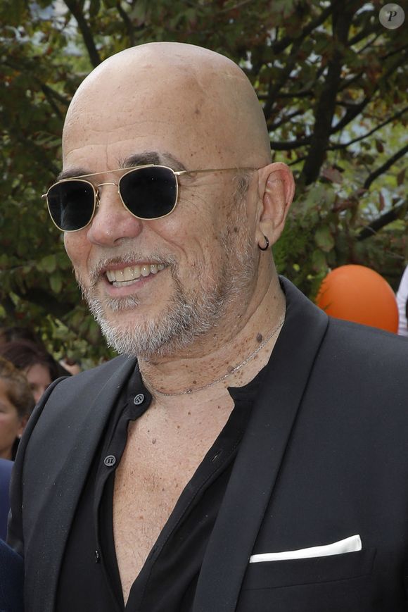 Exclusif - Pascal Obispo - Inauguration de la place Line Renaud a Rueil-Malmaison le 22 Juin 2024.
© Jlppa / Bestimage