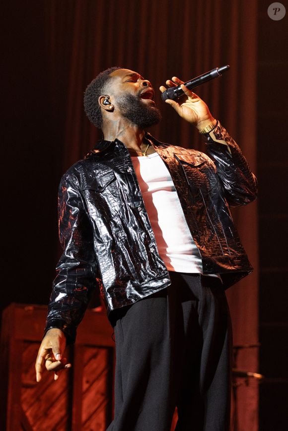 “J’ai six mois pour devenir un artiste international.” conclut-il.

Exclusif - Tayc en concert à l'Accor Arena à Paris le 10 mars 2026.

© Julien Sarkissian / Bestimage
