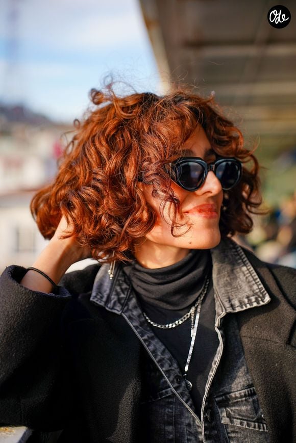 Cette coupe audacieuse offre un volume naturel parfait sans risquer l'effet pyramide redouté.