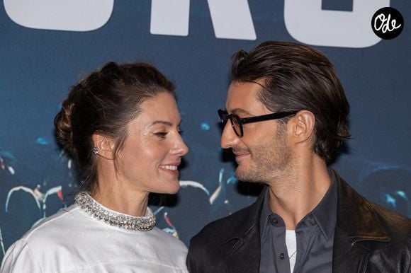 Natasha Andrews et Pierre Niney assistent à la première parisienne du film « Gourou » au Pathé Palace, le 26 janvier 2026 à Paris, en France. Photo de Nasser Berzane/ABACAPRESS.COM