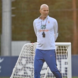 Zinedine Zidane - Entraînement de l'équipe de France en préparation de la Ligue des nations de l'UEFA 2026 au Centre national de Clairefontaine le 21 septembre 2026. © Christian Liewig/Bestimage