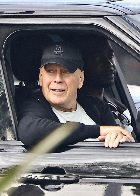 Depuis, les apparitions de l'acteur américain se font de plus en plus rares.

EXCLUSIF - Bruce Willis à Studio City, en 2024.

Photo : Backgrid USA / Bestimage