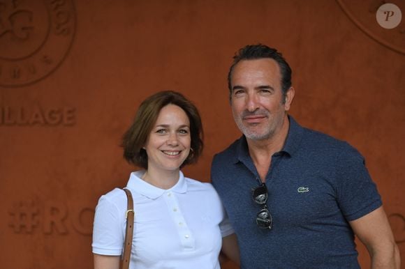 La mère des filles de Jean Dujardin vient de se lancer dans une nouvelle aventure...

Jean Dujardin, Nathalie Péchalat assistent aux Internationaux de France 2023 à Roland Garros le 11 juin 2023 à Paris, France. Photo par Franck Castel/ABACAPRESS.COM