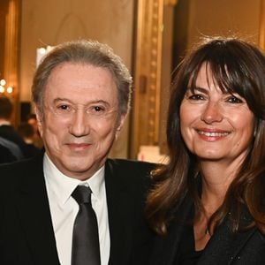 Exclusif - Michel Drucker et Valérie Perrin. M.Drucker reçoit la médaille de Commandeur de la Légion d’honneur par le président de la République Française Emmanuel Macron au palais de l'Elysée à Paris, le 13 février 2025.
© Guillaume Gaffiot / Bestimage