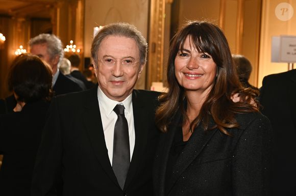 Exclusif - Michel Drucker et Valérie Perrin. M.Drucker reçoit la médaille de Commandeur de la Légion d’honneur par le président de la République Française Emmanuel Macron au palais de l'Elysée à Paris, le 13 février 2025.
© Guillaume Gaffiot / Bestimage