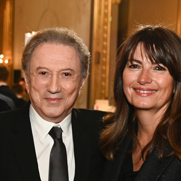 Exclusif - Michel Drucker et Valérie Perrin. M.Drucker reçoit la médaille de Commandeur de la Légion d’honneur par le président de la République Française Emmanuel Macron au palais de l'Elysée à Paris, le 13 février 2025.
© Guillaume Gaffiot / Bestimage