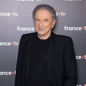Michel Drucker assiste à la conférence de presse de France TV le 04 septembre 2024 à Paris, France. Photo par Nasser Berzane/ABACAPRESS.COM