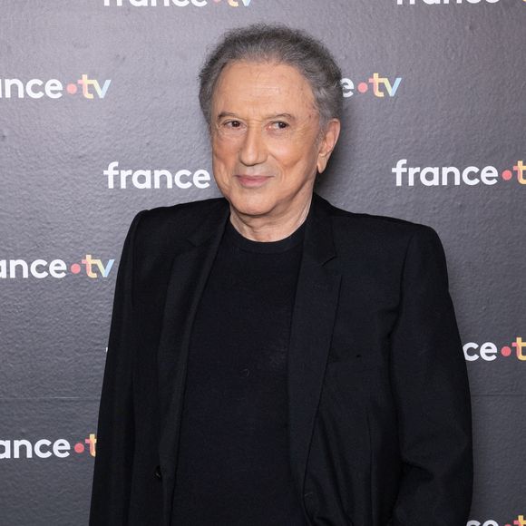 Michel Drucker assiste à la conférence de presse de France TV le 04 septembre 2024 à Paris, France. Photo par Nasser Berzane/ABACAPRESS.COM