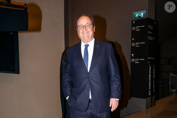 François Hollande - Soirée de débats et d'hommages organisée par le Conseil représentatif des institutions juives de France (CRIF) et le journal satirique français Charlie Hebdo pour se souvenir de l'esprit de la manifestation de 2015 à Paris, qui a suivi trois jours de terreur et un double siège qui a fait 17 victimes, dont les victimes de la première attaque par des hommes armés contre les bureaux de Charlie Hebdo à Paris le 9 janvier 2025. L'effusion de sang a marqué le début d'une période sombre pour la France au cours de laquelle des extrémistes inspirés par Al-Qaïda et le groupe État islamique ont lancé à plusieurs reprises des attaques qui ont mis le pays à rude épreuve et accru les tensions religieuses. © Pierre Perusseau/Bestimage