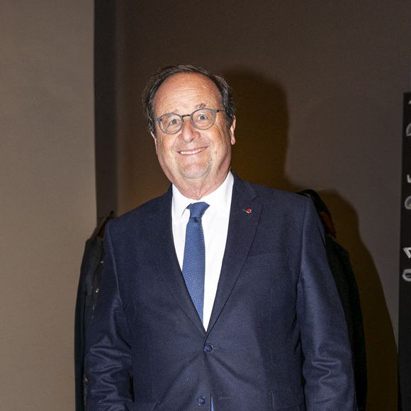 François Hollande - Soirée de débats et d'hommages organisée par le Conseil représentatif des institutions juives de France (CRIF) et le journal satirique français Charlie Hebdo pour se souvenir de l'esprit de la manifestation de 2015 à Paris, qui a suivi trois jours de terreur et un double siège qui a fait 17 victimes, dont les victimes de la première attaque par des hommes armés contre les bureaux de Charlie Hebdo à Paris le 9 janvier 2025. L'effusion de sang a marqué le début d'une période sombre pour la France au cours de laquelle des extrémistes inspirés par Al-Qaïda et le groupe État islamique ont lancé à plusieurs reprises des attaques qui ont mis le pays à rude épreuve et accru les tensions religieuses. © Pierre Perusseau/Bestimage