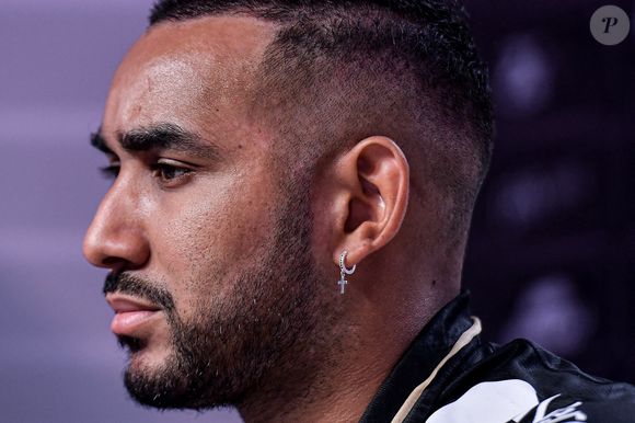 Interrogé par la police le 16 avril après avoir été accusé de "violences physiques, psychologiques et sexuelles" par cette femme, le footballeur n'a eu d'autres choix que de parler.

Dimitri Payet s'adresse aux journalistes lors de sa présentation officielle en tant que joueur de Vasco lors d'une conférence de presse tenue à Sao Januario. 18 août 2023. Photo by Thiago Ribeiro/AGIF/SPUS/ABACAPRESS.COM