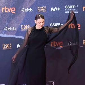 Lors du photocall, elle portait une tenue blanche et noire très élégante.

Marion Cotillard a assisté au tapis rouge de “7h40, ce matin-là / Milo” lors de la 74e édition du Festival international du film de Saint-Sébastien, au Kursaal, le 24 septembre 2026 à Donostia / Saint-Sébastien, en Espagne. 
© Jack Abuin/ZUMA Press Wire / Bestimage