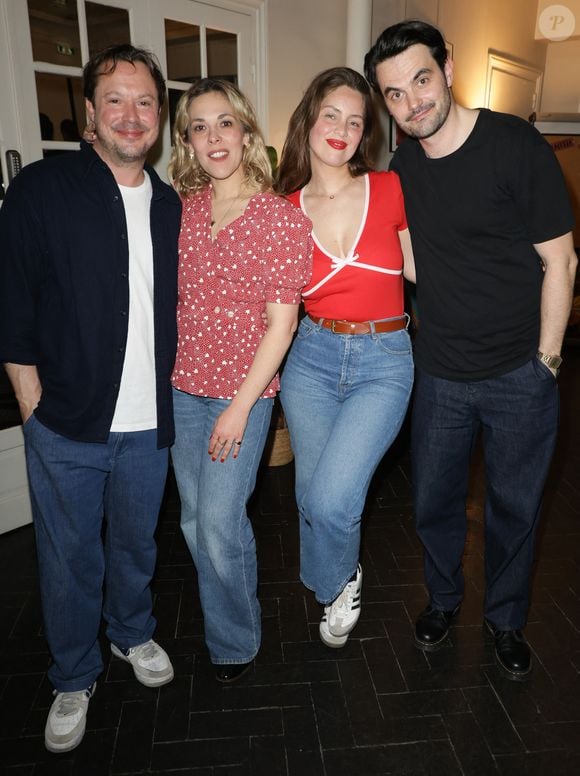 Exclusif - Davy Sardou, Alysson Paradis, Julien Personnaz et Marie-Ange Casta lors de la générale de la pièce "Amis pour la vie" au théâtre de l'Oeuvre à Paris le 24 avril 2025. La représentation est suivie d'un cocktail.

© Coadic Guirec / Bestimage