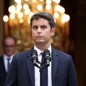 Passation de pouvoir entre l'ancien premier ministre Gabriel Attal et le nouveau premier ministre Michel Barnier à l'Hotel de Matignon, Paris, France, le 5 septembre 2024. © Stéphane Lemouton/Bestimage