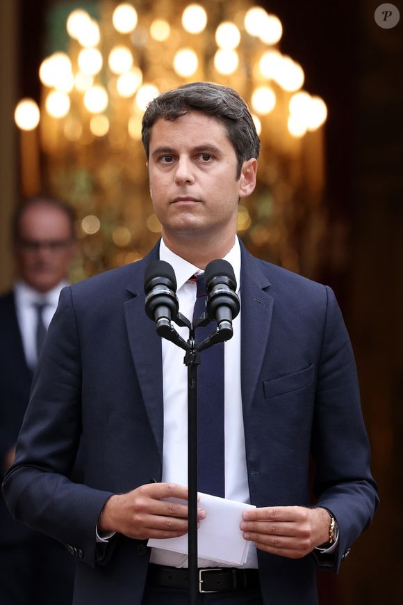 Passation de pouvoir entre l'ancien premier ministre Gabriel Attal et le nouveau premier ministre Michel Barnier à l'Hotel de Matignon, Paris, France, le 5 septembre 2024. © Stéphane Lemouton/Bestimage