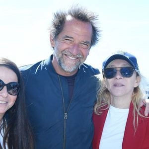 Comme l'acteur, Sylvie Testud également présente a volontiers posé aux côtés de Laetitia Elmaleh, directrice du prestigieux l'établissement. 

Exclusif - Laetitia Elmaleh, directrice du Kimpton St Honoré Paris, Stéphane De Groodt, Sylvie Testud - Le rooftop du Kimpton St Honoré Paris accueille tous les dimanches "Fifi & Charles" (les chefs Philippine Jaillet et Charles Neyers) Le 9 avril 2025. © Rachid Bellak / Bestimage