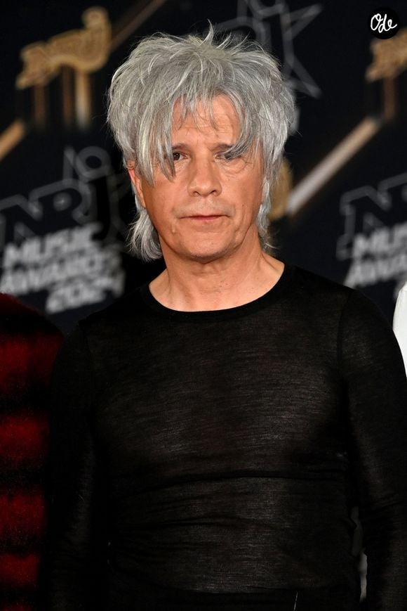 Cette course intervient quelques mois après une longue période passée sur les routes avec Indochine.

Nicola Sirkis et les membres de son groupe Indochine au photocall de la 26ème édition des NRJ Music Awards à Cannes, le 1er novembre 2024. © Bebert-Guignebourg/Bestimage