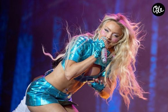 Zara Larsson sur la scène du festival "Lollapalooza" à Berlin, le 18 juillet 2026. 

© Bestimage