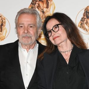 Pierre Arditi, Evelyne Bouix au photocall de la 33ème cérémonie des Molières aux Folies Bergère à Paris le 30 mai 2022.
© Coadic Guirec / Bestimage