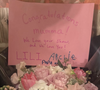 Lundi 3 mars, elle a posté en story Instagram une photo d’un superbe bouquet de fleurs accompagné d’un mot manuscrit de ses enfants et de son mari pour la féliciter de la sortie imminente de sa série.
Meghan Markle partage la belle attention de son mari et de ses deux enfants sur Instagram, le lundi 3 mars