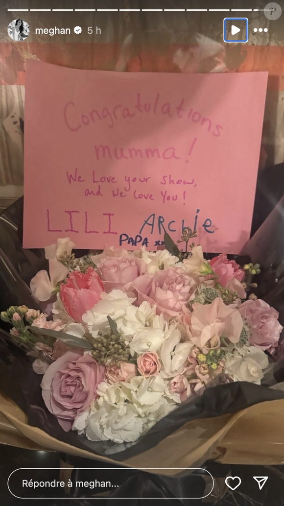 Lundi 3 mars, elle a posté en story Instagram une photo d’un superbe bouquet de fleurs accompagné d’un mot manuscrit de ses enfants et de son mari pour la féliciter de la sortie imminente de sa série. 

Meghan Markle partage la belle attention de son mari et de ses deux enfants sur Instagram, le lundi 3 mars