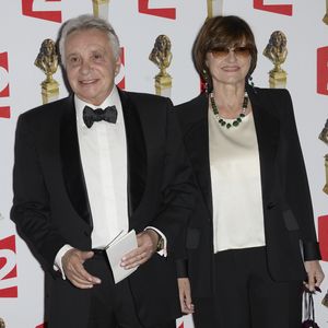 Une villa 600 mètres carrés avec piscine et vue mer, achetée en septembre 2023 pour 6,3 millions d'euros selon les journalistes de "Nice-Matin".

Michel Sardou et sa femme Anne-Marie Périer - La 26e nuit des Molières aux Folies Bergère à Paris, le 2 juin 2014.