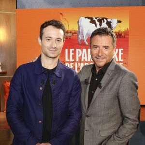 Hugo Clément et Bernard Montiel sur plateau de l'émission "Animalement Vôtre" présentée par B.Montiel et diffusée le 1er février 2026 sur France 3, à Paris, France, le 3 décembre 2025. © Jack Tribeca/Bestimage