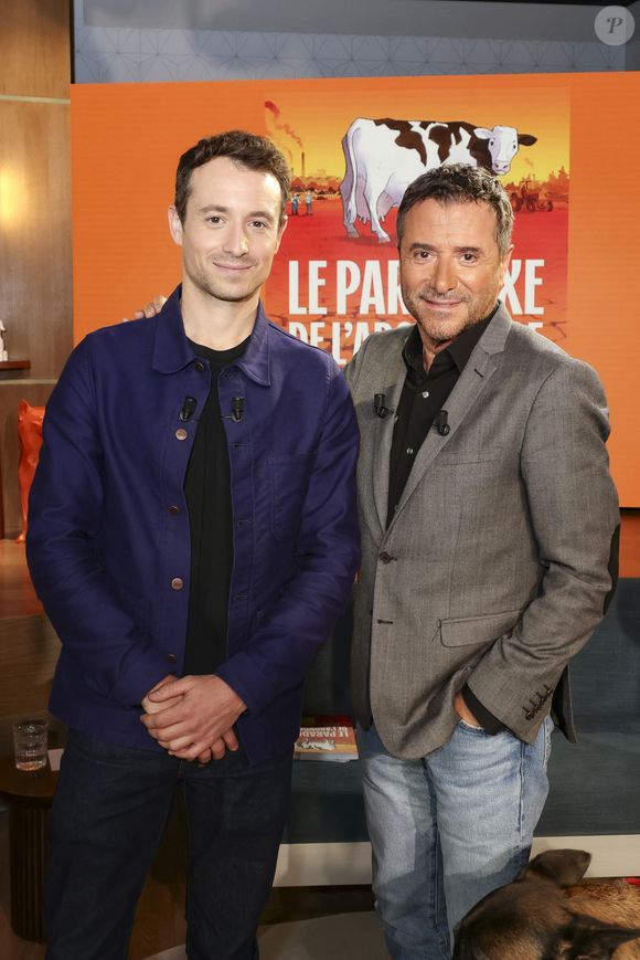Hugo Clément et Bernard Montiel sur plateau de l'émission "Animalement Vôtre" présentée par B.Montiel et diffusée le 1er février 2026 sur France 3, à Paris, France, le 3 décembre 2025. © Jack Tribeca/Bestimage
