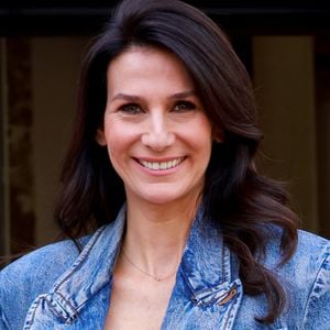 Cette bonne habitude, elle la doit à sa culture familiale.

Marie Drucker - Personnalités au défilé de mode Zimmermann collection prêt à porter printemps / été 2024 au palais de Tokyo à Paris le 2 octobre 2023.

© Christophe Aubert / Bestimage