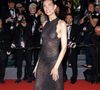 Cette saison, la transparence a dicté sa loi sur la Croisette, adoptée avec audace par des mannequins internationaux et des artistes de renom comme Charlotte Cardin.

Charlotte Cardin - Montée des marches du film " La vie d'une femme " lors du 79ème Festival International du Film de Cannes, le 13 mai 2026. © Jacovides-Moreau / Bestimage