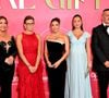 La princesse Stéphanie a donné le ton avec une robe longue rouge vif, sans manches, au col américain et au buste plissé.

Maria Bravo, la princesse Stéphanie de Monaco, Eva Longoria et Alexandra Leclerc (enceinte), guest lors de la seconde édition du Global Gift Gala à l'hôtel de Paris à Monaco, le 9 octobre 2026. Cette année, les bénéfices de cette soirée caritative iront à 3 associations, Fight Aids Monaco, Corazones Unidos et Global Gift Foundation. © Bruno Bebert / Bestimage