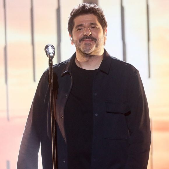 Le papa de trois garçons assure même que c'est sur l'île de Beauté qu'il se sent véritablement "exister".

Patrick Fiori - Surprises - Enregistrement de l'émission "La boîte à secrets N°18", présentée par F.Bollaert et diffusée le 12 janvier 2024 sur France 3. © Christophe Clovis / Bestimage