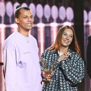 Le studio s'est même mis au football, en devenant directeur créatif du Sporting d'Anderlecht.

Le chanteur Stromae (Artiste masculin et Album "Multitude") avec sa femme Coralie Barbier lors de la 38ème cérémonie des Victoires de la musique à la Seine musicale de Boulogne-Billancourt, France, le 10 février 2023. © Coadic Guirec/Bestimage