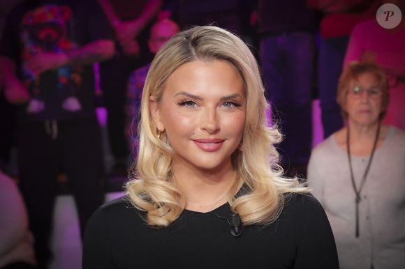 Exclusif - Kelly Vedovelli sur le plateau de l'émission "Touche pas à mon poste" (TPMP) diffusée en direct sur C8 le 17 décembre 2024.

© Jack Tribeca / Bestimage