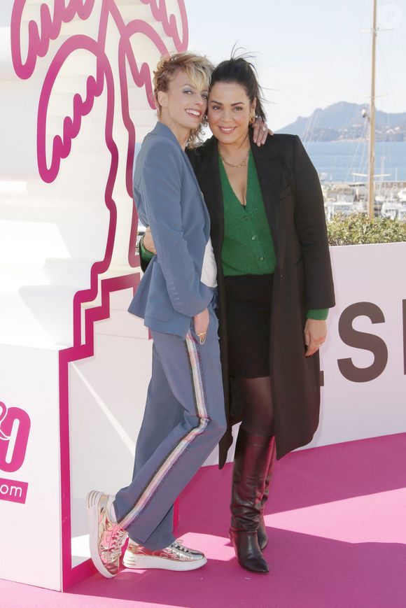 Mais en dehors des tournages, leurs emplois du temps chargés les maintiennent souvent en décalage.

Sara Mortensen, Lola Dewaere de la série ASTRID ET RAPHAËLLE
CANNESERIES SAISON 5 au Palais des Festivals et des Congrès de Cannes, samedi 2 avril 2022. © Christophe Aubert via Bestimage