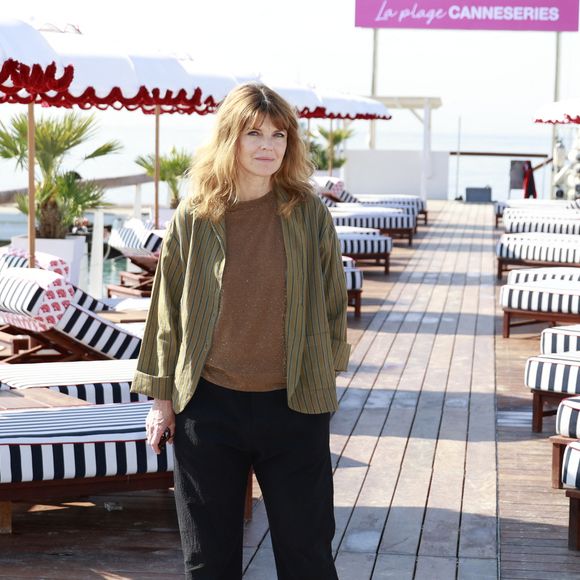 "Le divorce de mes parents m’avait fracassée", se rappelle-t-elle, "Alors, quand tu divorce également, tu sais que ça ne va pas faire du bien à ton enfant."

Gwendoline Hamon de la série Rien ne t'efface
La 8ème édition du festival CANNESERIES à Cannes
lundi 28 avril 2025. © Christophe Aubert via Bestimage