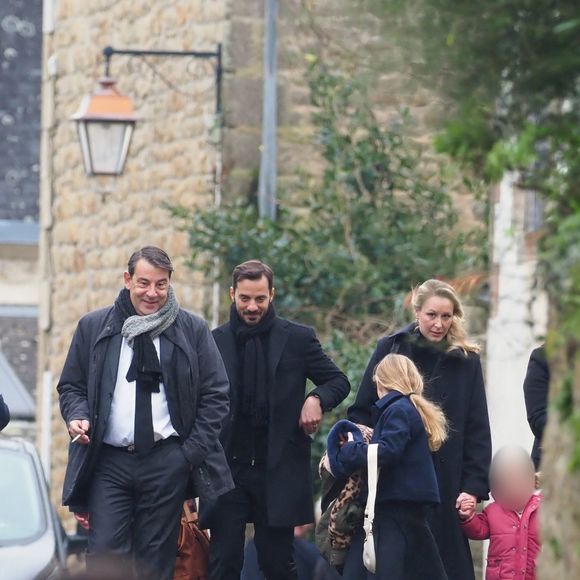 Samuel Marechal, Marion Marechal et ses filles Olympe et Clotilde et son mari Vincenzo Sofo - Départ de la maison familiale des Le Pen pour se rendre en l'église Saint-Joseph où ont lieu les obsèques de Jean-Marie Le Pen à la Trinité-sur-Mer le 11 janvier 2025.
© Guillaume Collet / Dominique Jacovides / Bestimage