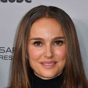 La star hollywoodienne, radieuse, y affiche son ventre très arrondi, témoignant de l'arrivée imminente de leur premier enfant ensemble.

Natalie Portman attends "The Gallerist" Premiere during the 2026 Sundance Film Festival at Eccles Center Theater on January 24, 2026 in Park City, Utah.