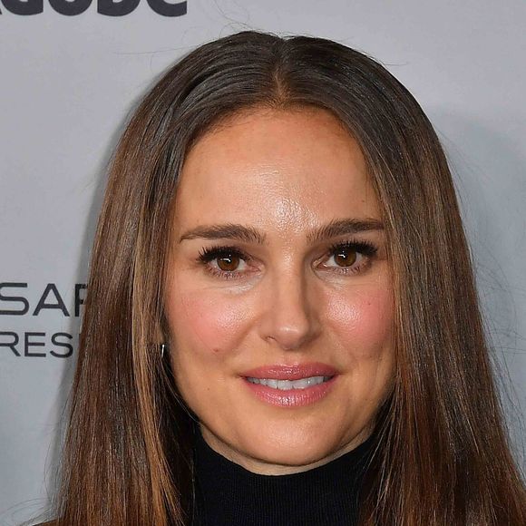 La star hollywoodienne, radieuse, y affiche son ventre très arrondi, témoignant de l'arrivée imminente de leur premier enfant ensemble.

Natalie Portman attends "The Gallerist" Premiere during the 2026 Sundance Film Festival at Eccles Center Theater on January 24, 2026 in Park City, Utah.