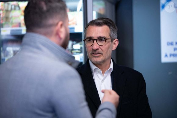 Malgré ses responsabilités à la tête de Casino, il accorde beaucoup d’importance à sa famille. 

Philippe Palazzi, PDG du groupe Casino, photographié dans sa ville natale d'Aix-en-Provence, en France, le 12 mars 2024. Photo par Renaud Khanh/ABACAPRESS.COM