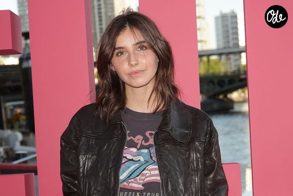 Des décennies plus tard, Emmanuel-Philibert de Savoie a décidé de transmettre cette sculpture à sa fille Vittoria.

Vittoria de Savoie (fille d’Emmanuel-Philibert et de Clotilde Courau) - Photocall Prime Video "Elle" Summer Party au Noti Club à Paris le 6 juillet 2026. © Coadic Guirec/Bestimage