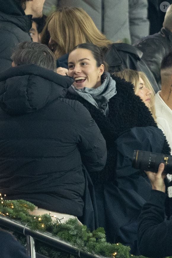 Loïs Boisson - Célébrités dans les tribunes lors du match de Ligue des Champions entre le Paris Saint Germain contre Tottenham Hotspur Football Club (5-3) au Parc des Princes à Paris le 26 novembre 2025. © Cyril Moreau/Bestimage